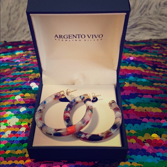 Hoop Earing - Picture 1 of 1